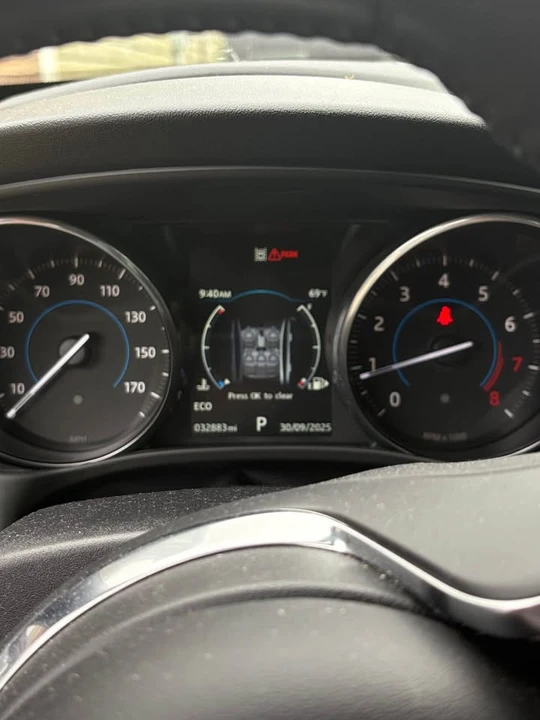 2017 Jaguar XE - Image 5 of 10