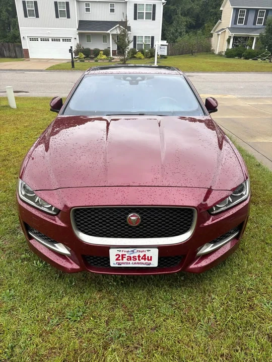 2017 Jaguar XE - Image 8 of 10