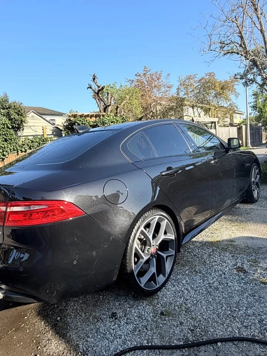 2017 Jaguar XE - Image 4 of 10