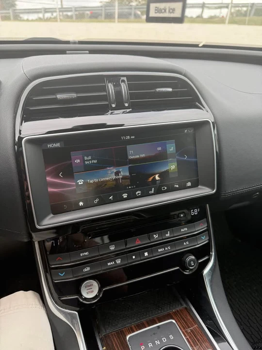 2017 Jaguar XE - Image 11 of 11