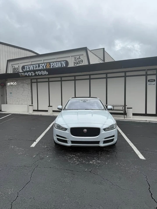 2017 Jaguar XE - Image 5 of 11