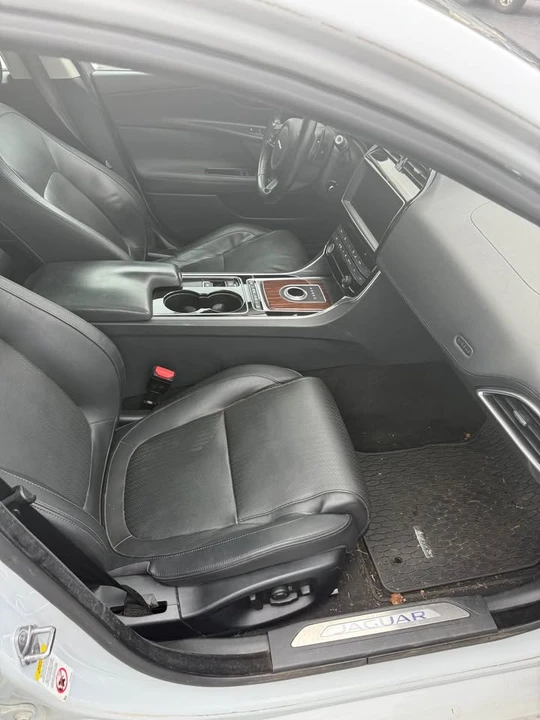 2017 Jaguar XE - Image 6 of 11