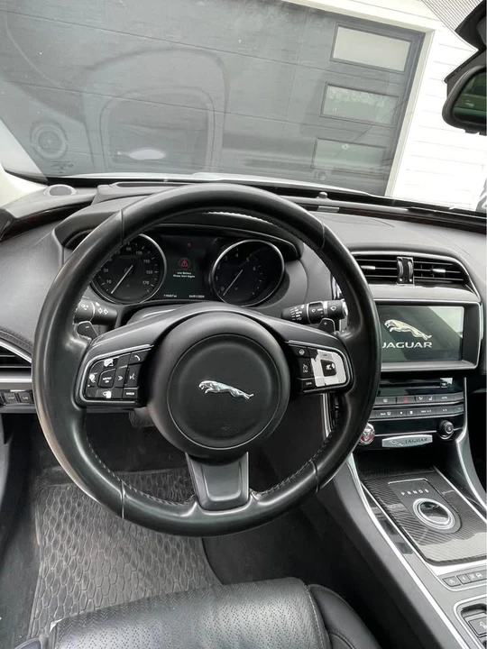 2017 Jaguar XE - Image 5 of 9