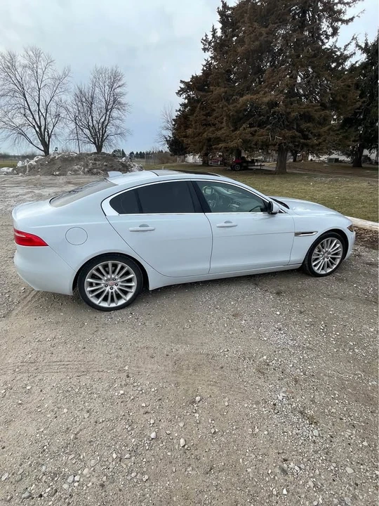 2017 Jaguar XE - Image 3 of 9