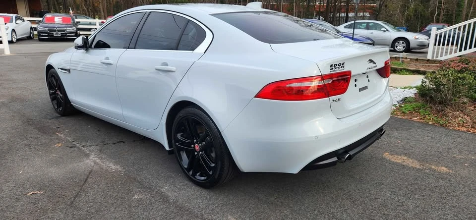 2017 Jaguar XE - Image 5 of 20