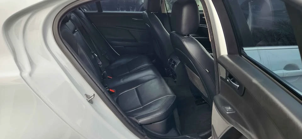 2017 Jaguar XE - Image 12 of 20