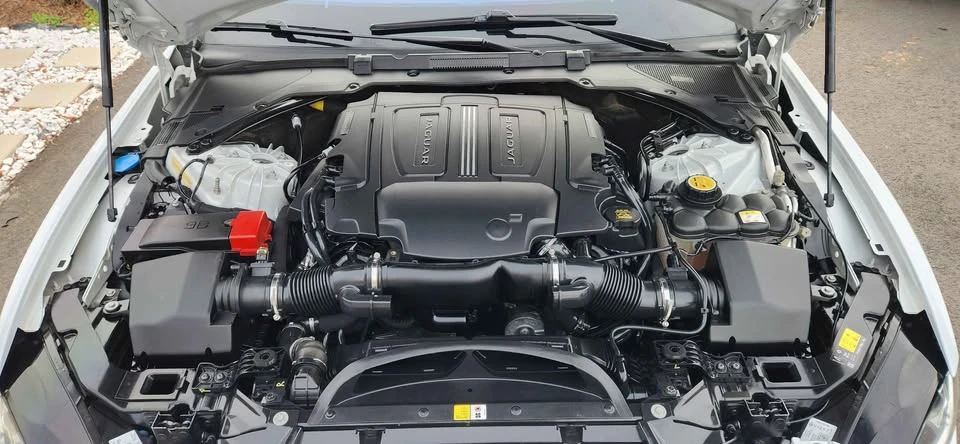 2017 Jaguar XE - Image 18 of 20