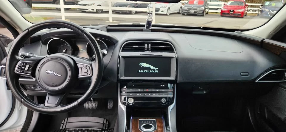 2017 Jaguar XE - Image 16 of 20