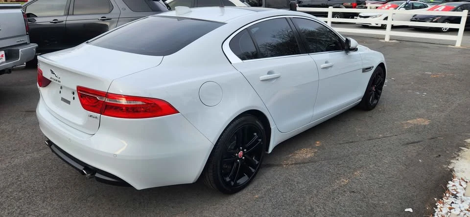 2017 Jaguar XE - Image 7 of 20