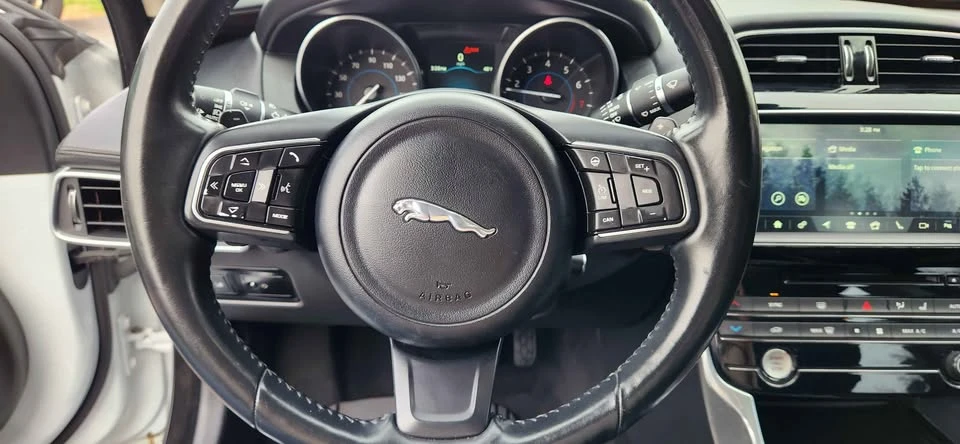 2017 Jaguar XE - Image 19 of 20
