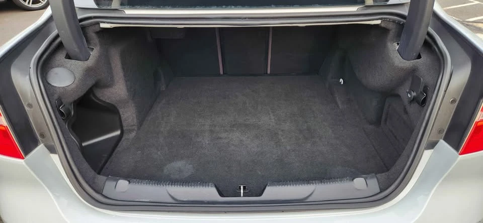 2017 Jaguar XE - Image 14 of 20