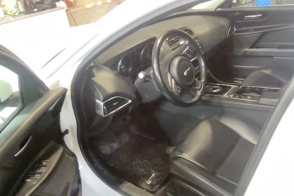 2017 Jaguar XE - Image 2 of 2