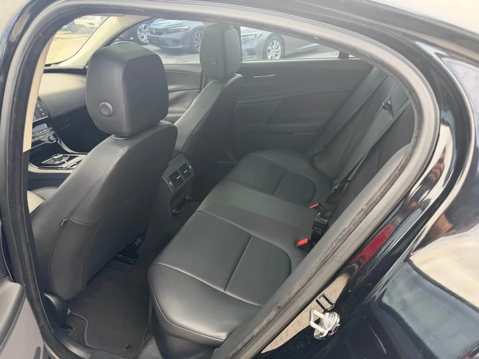 2017 Jaguar XE - Image 6 of 7