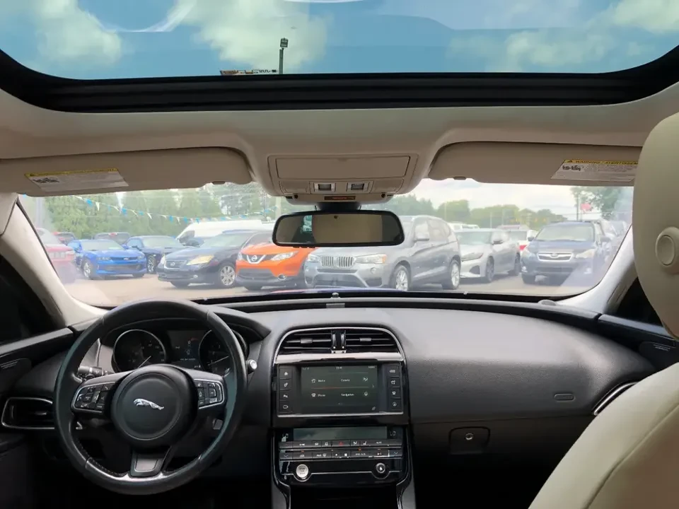 2017 Jaguar XE - Image 7 of 20