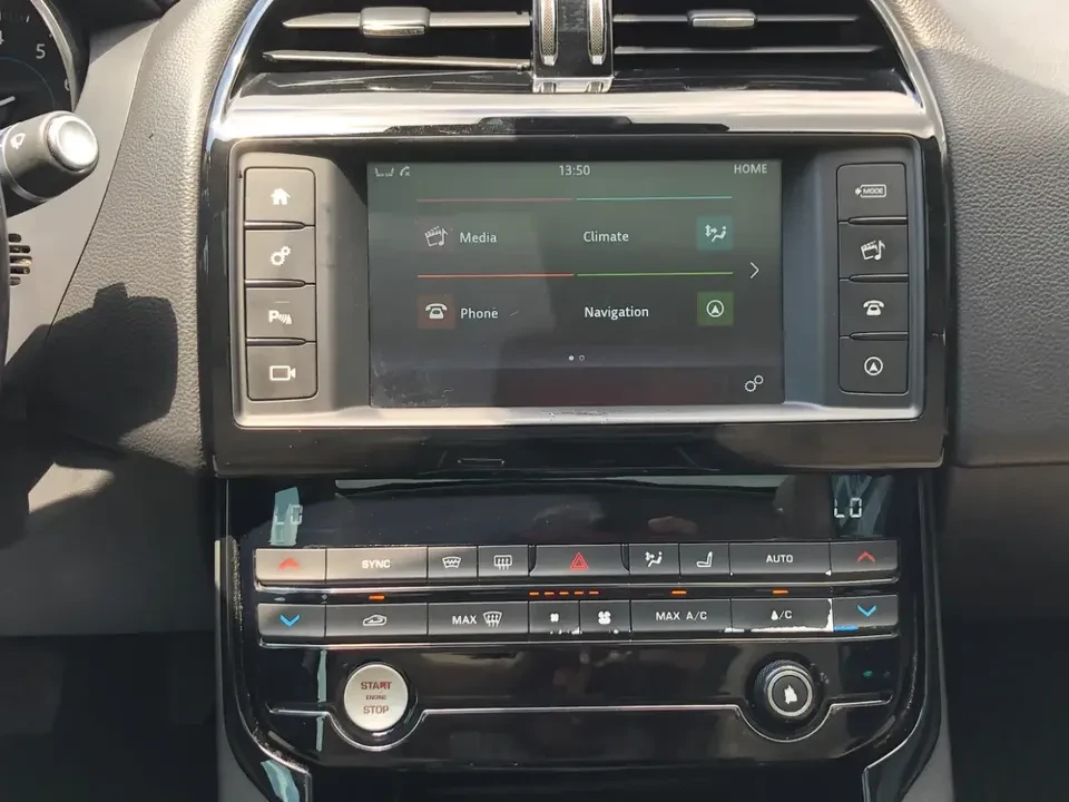 2017 Jaguar XE - Image 13 of 20