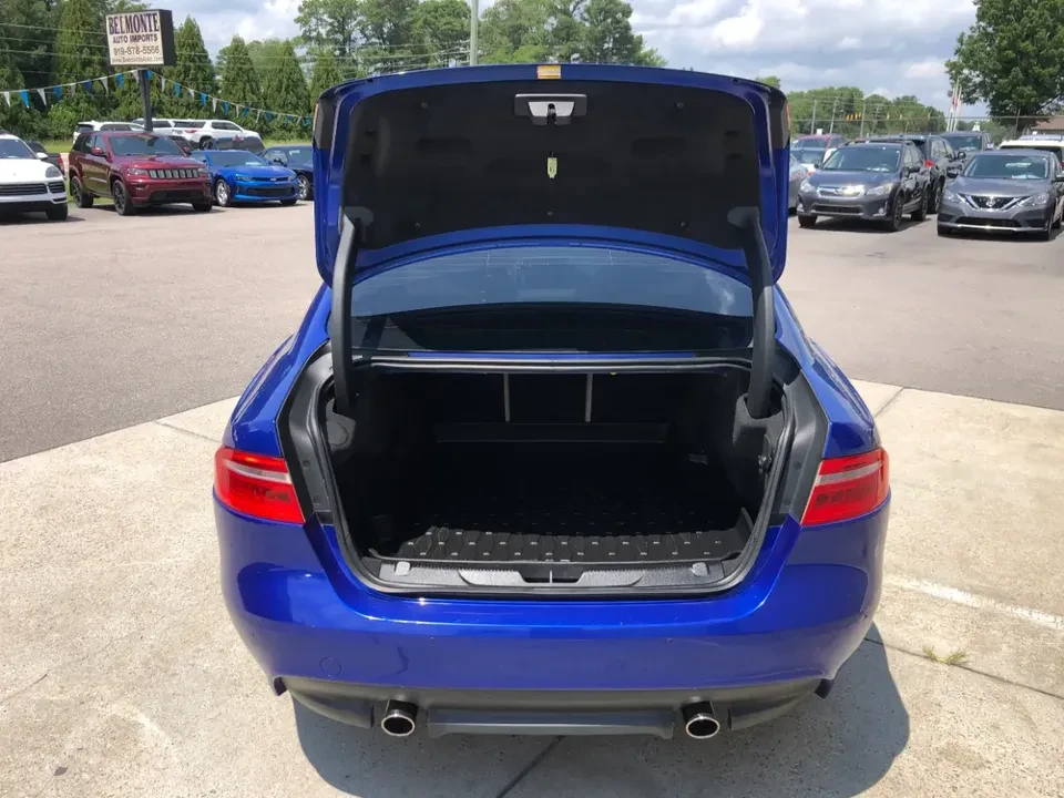 2017 Jaguar XE - Image 19 of 20