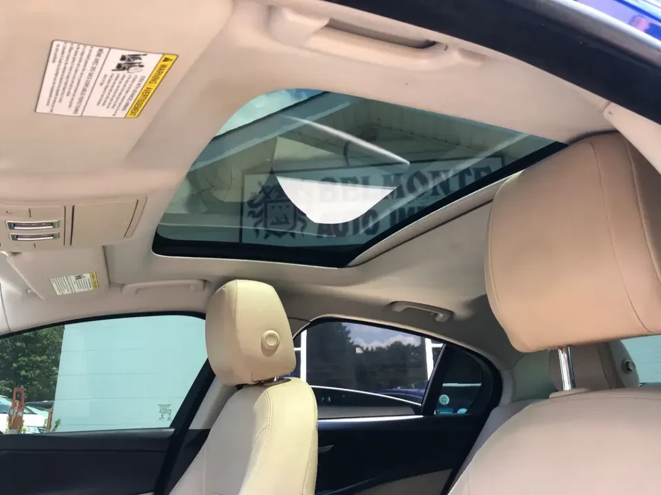2017 Jaguar XE - Image 16 of 20