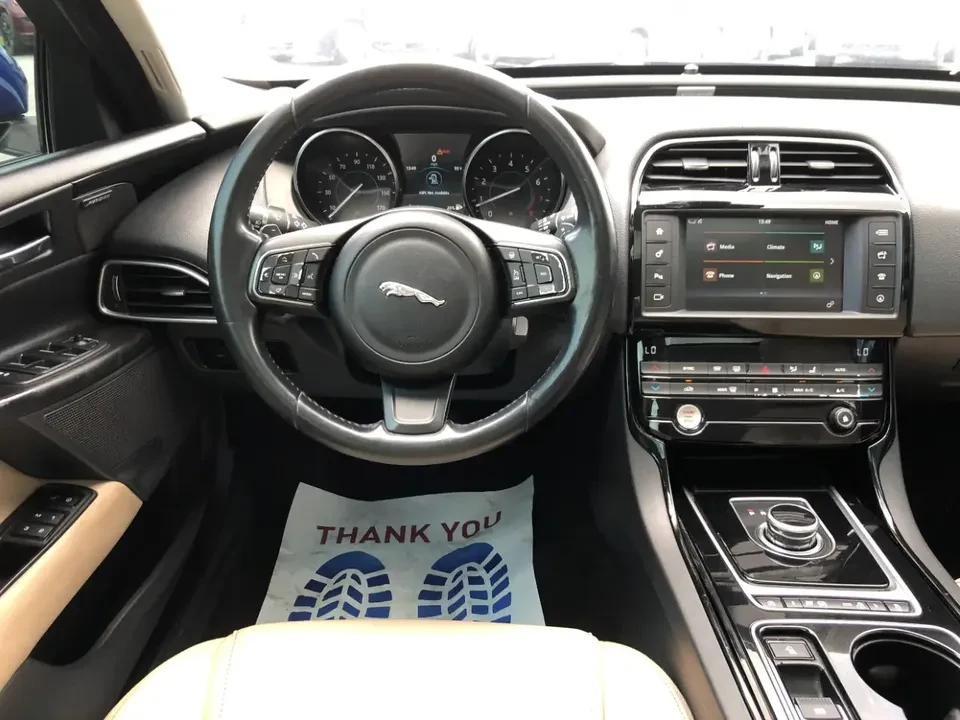 2017 Jaguar XE - Image 10 of 20