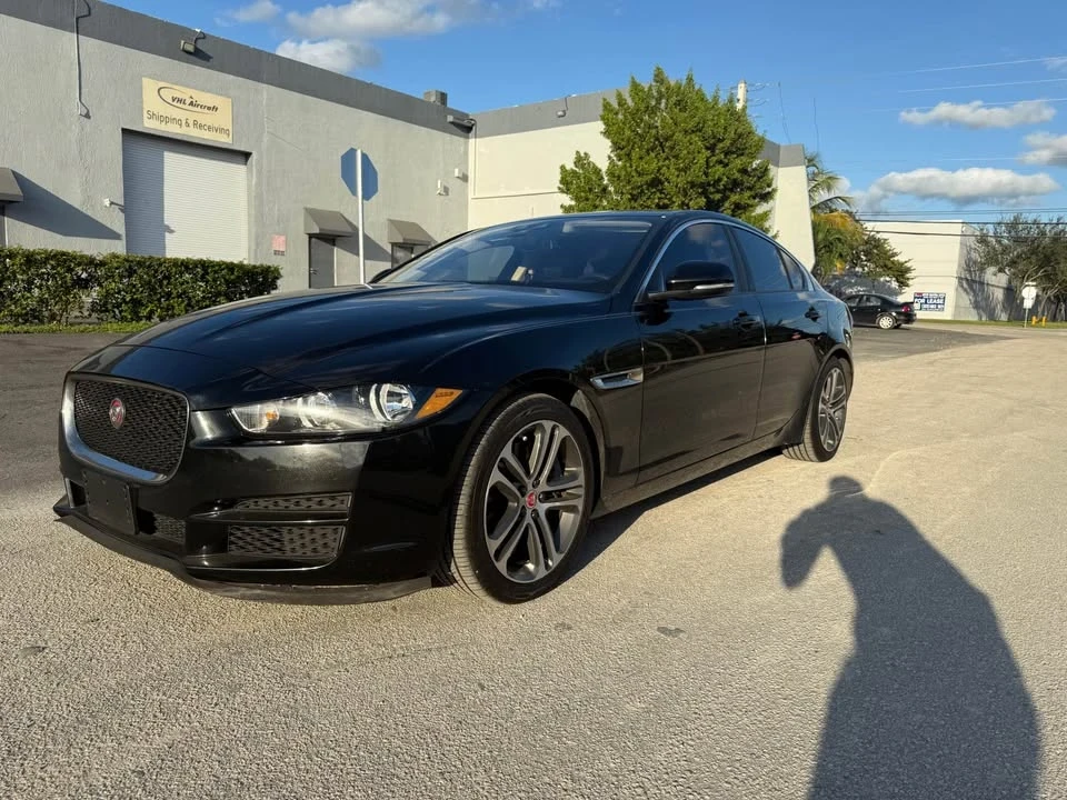 2017 Jaguar XE - Image 3 of 10