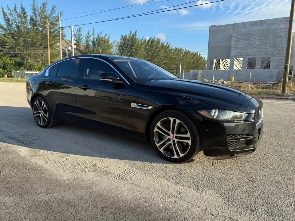 2017 Jaguar XE - Image 4 of 10