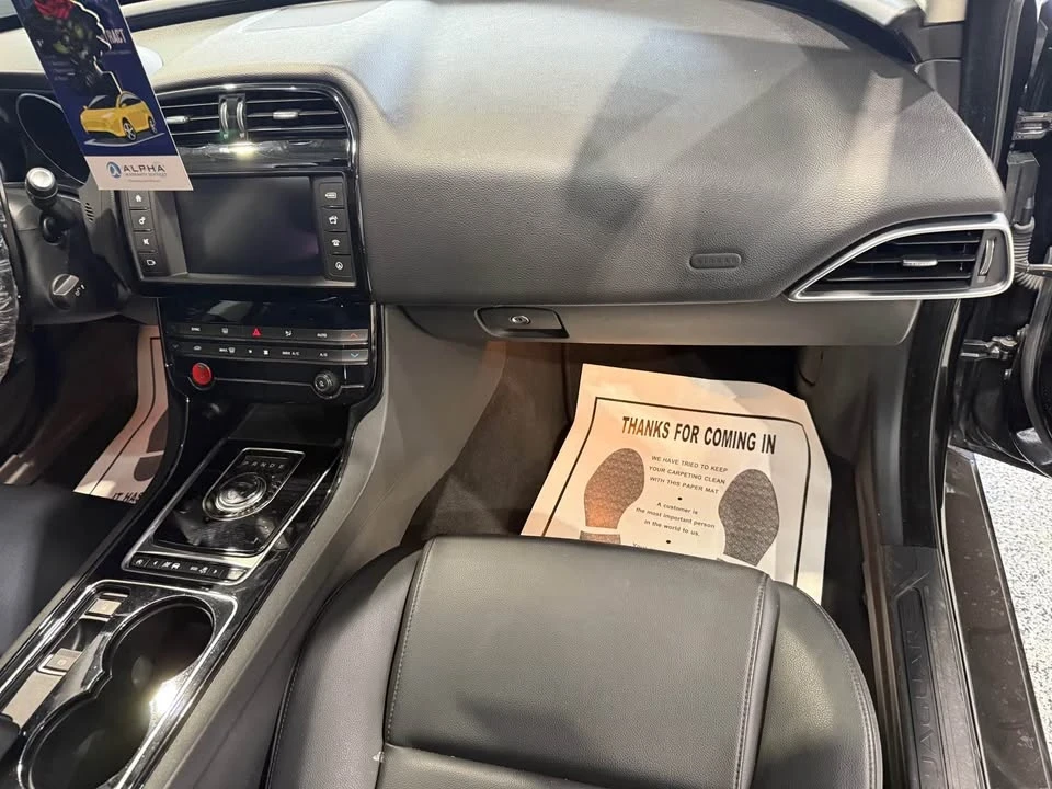 2017 Jaguar XE - Image 17 of 18