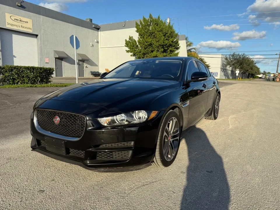 2017 Jaguar XE - Image 3 of 10