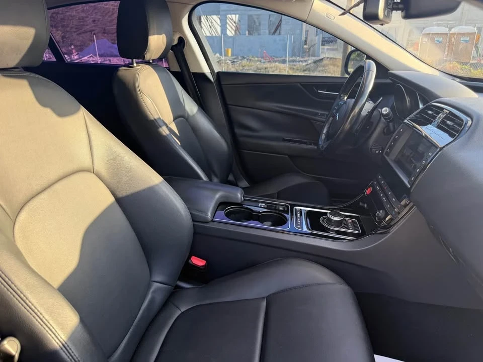 2017 Jaguar XE - Image 9 of 10