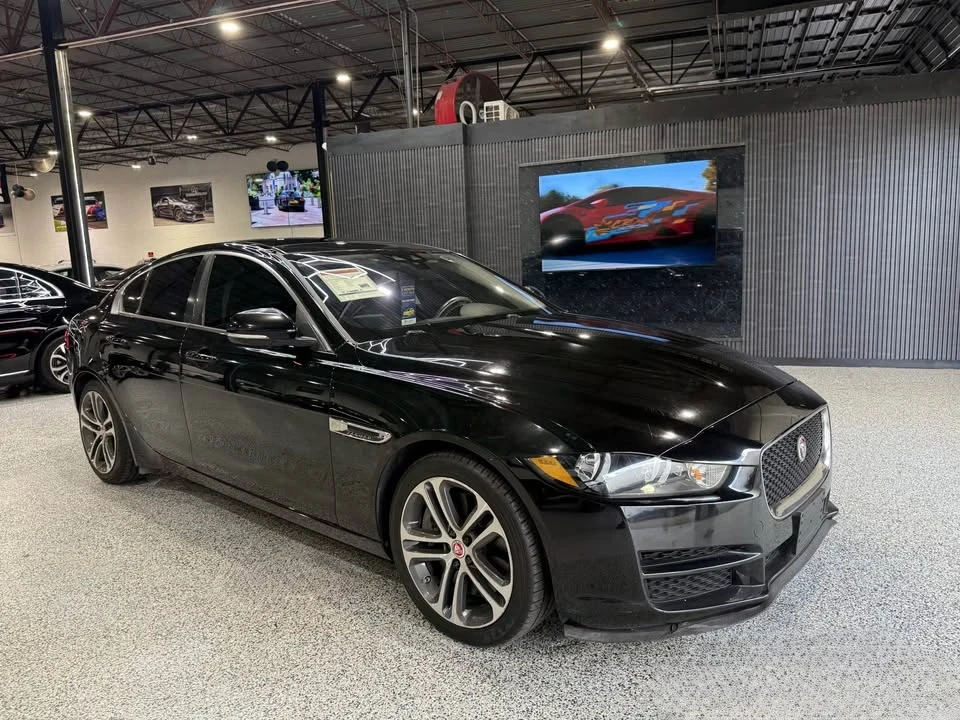 2017 Jaguar XE - Image 4 of 18