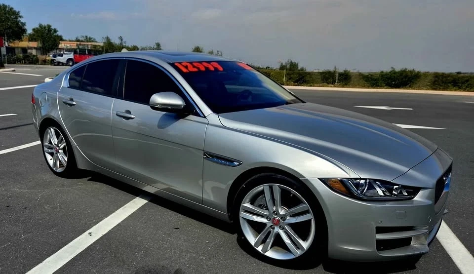 2017 Jaguar XE - Image 2 of 18