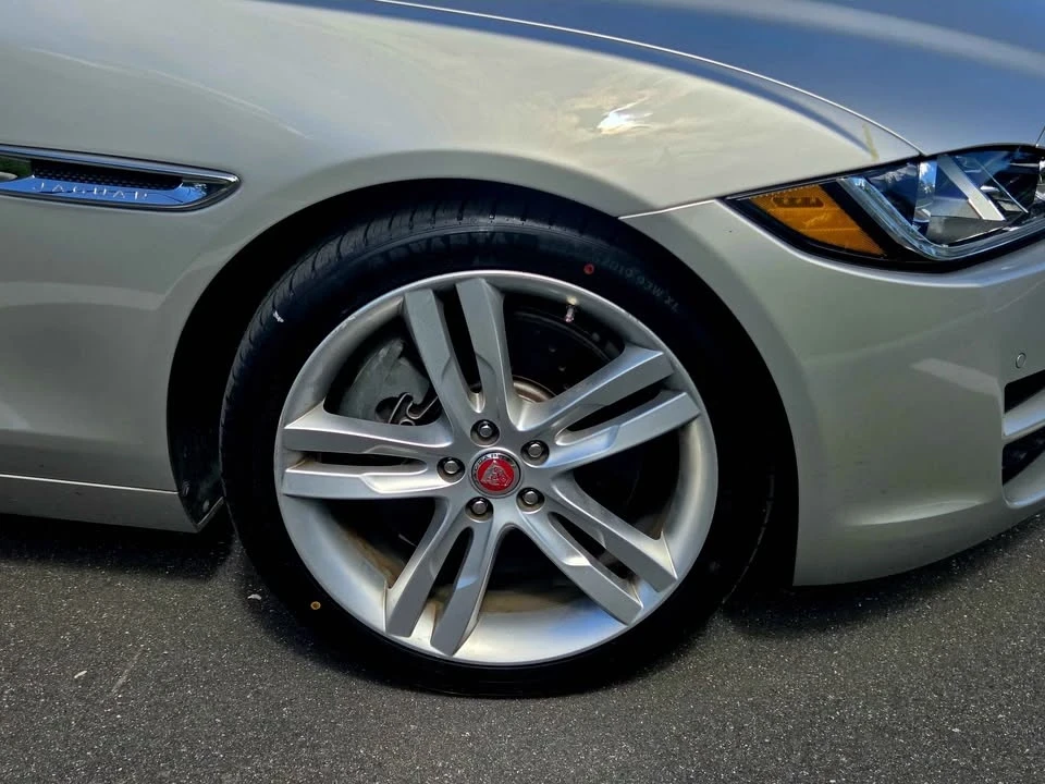 2017 Jaguar XE - Image 5 of 18