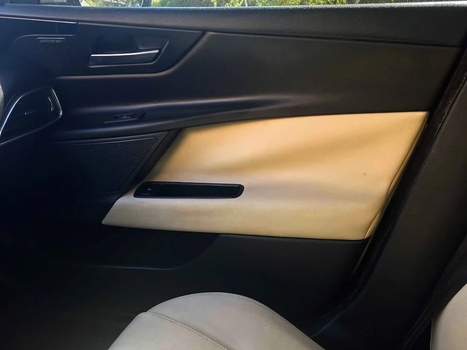 2017 Jaguar XE - Image 14 of 18