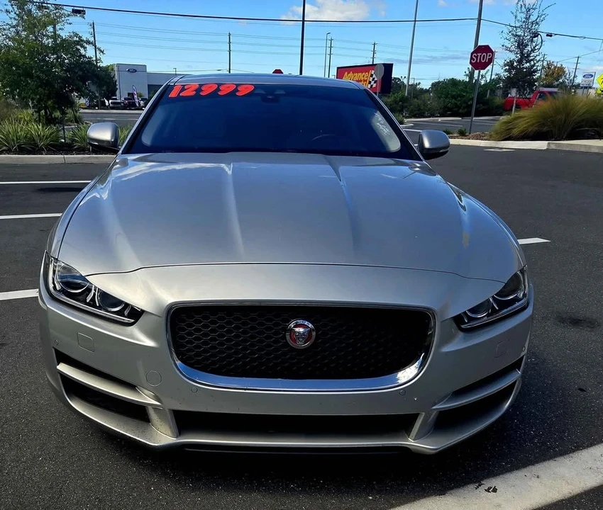 2017 Jaguar XE - Image 3 of 18
