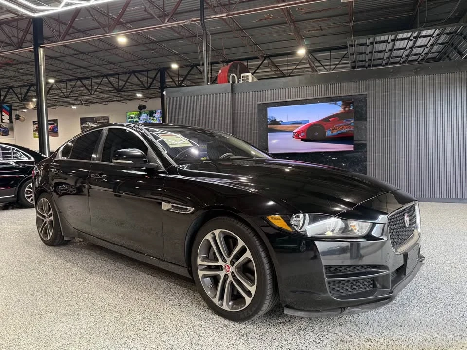2017 Jaguar XE - Image 3 of 18