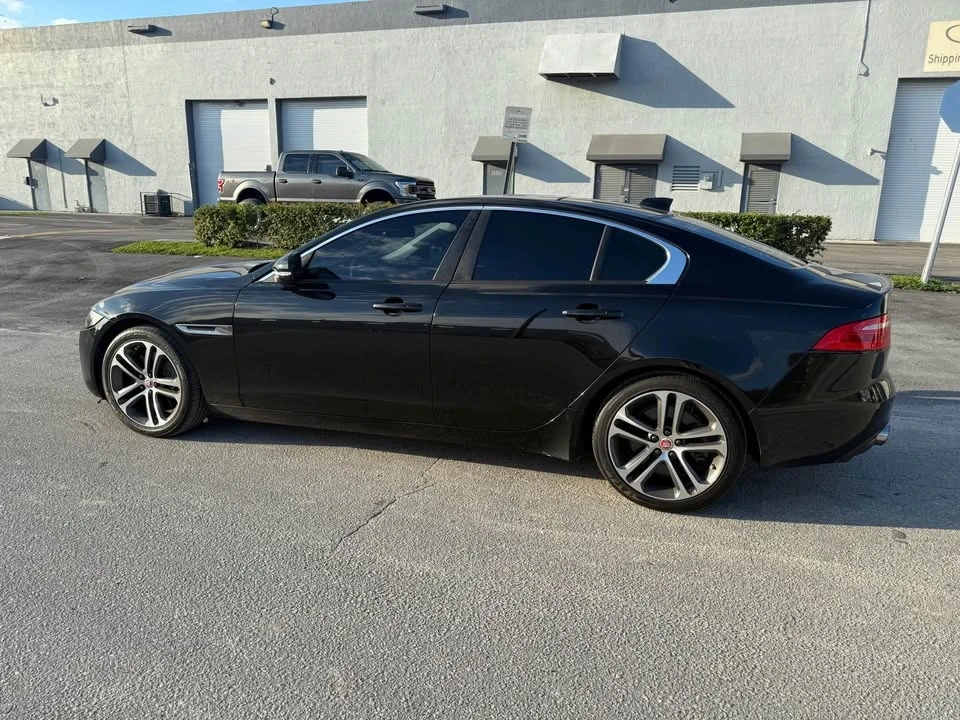 2017 Jaguar XE - Image 6 of 10