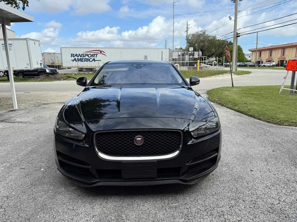 2017 Jaguar XE - Image 3 of 8