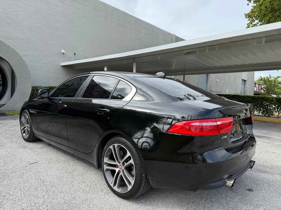 2017 Jaguar XE - Image 4 of 8
