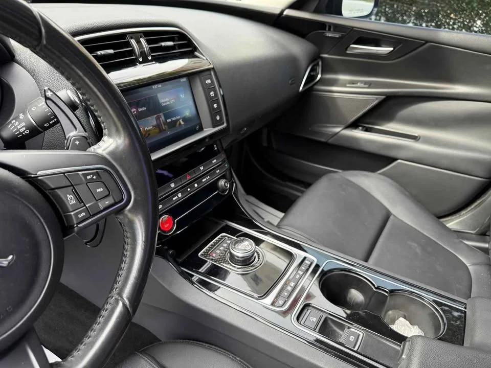 2017 Jaguar XE - Image 7 of 8