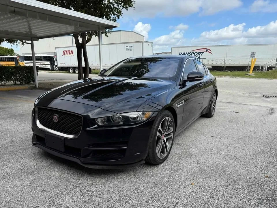 2017 Jaguar XE - Image 2 of 8