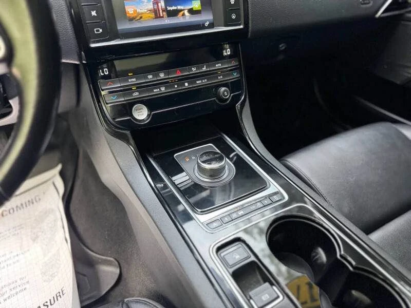 2017 Jaguar XE - Image 13 of 16