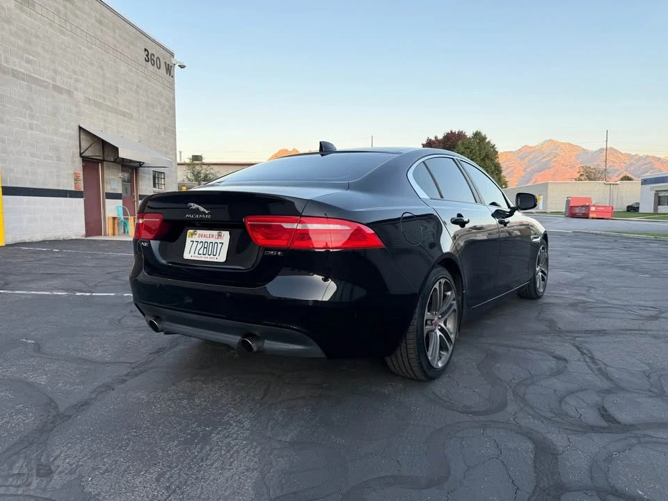 2017 Jaguar XE - Image 5 of 16