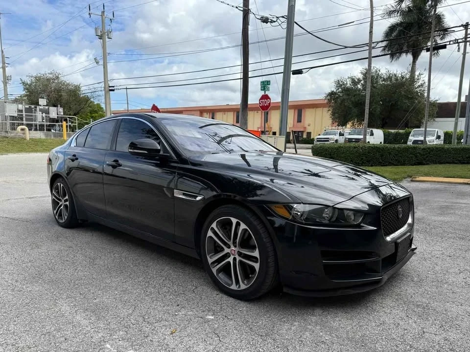 2017 Jaguar XE - Image 5 of 8