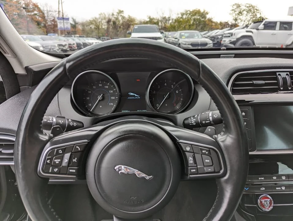 2017 Jaguar XE - Image 9 of 12