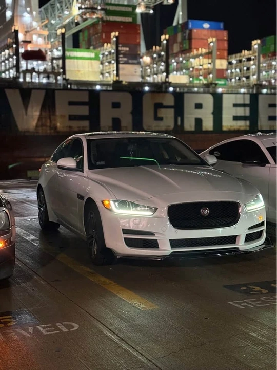 2017 Jaguar XE - Image 3 of 8