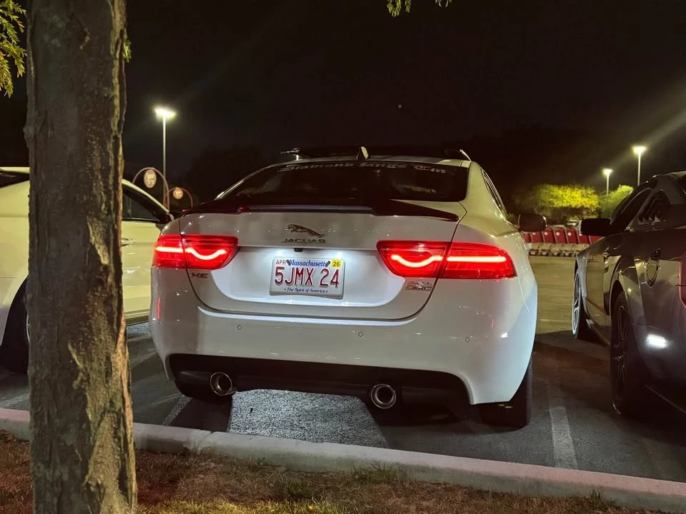 2017 Jaguar XE - Image 4 of 8