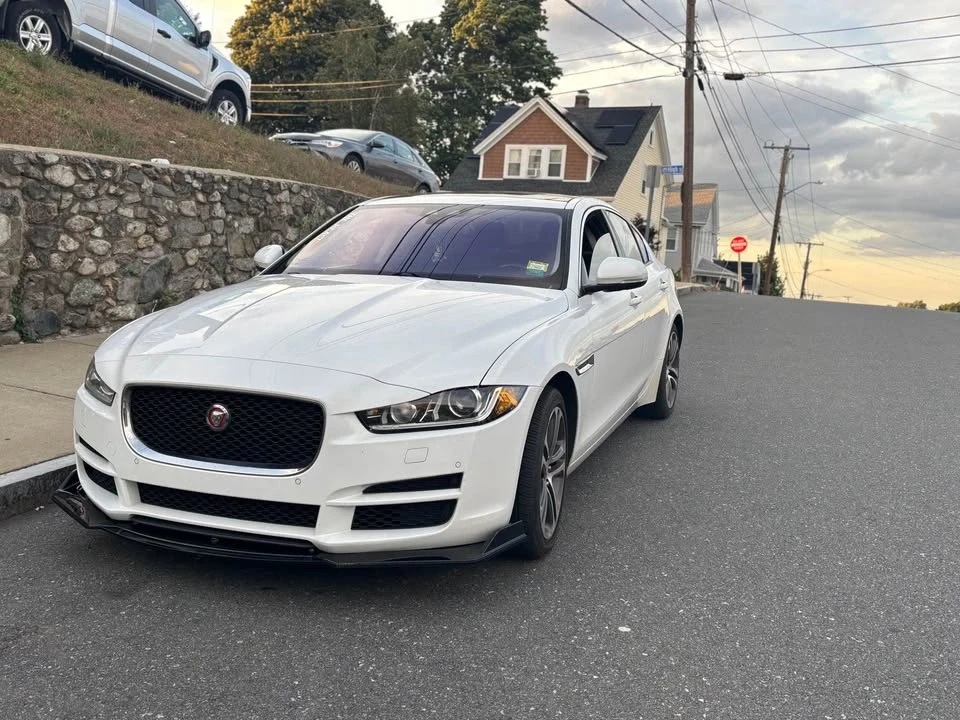 2017 Jaguar XE - Image 8 of 8