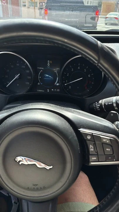 2017 Jaguar XE - Image 6 of 8