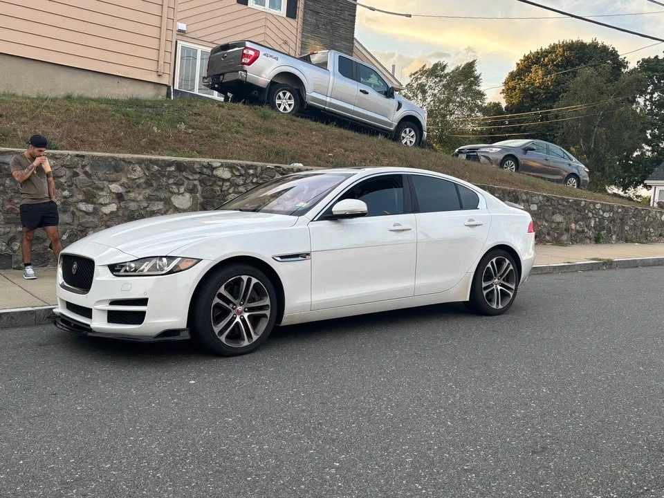 2017 Jaguar XE - Image 7 of 8
