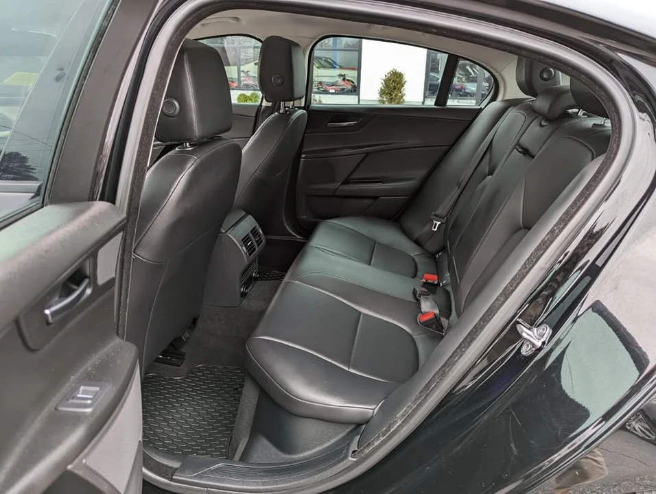 2017 Jaguar XE - Image 12 of 12