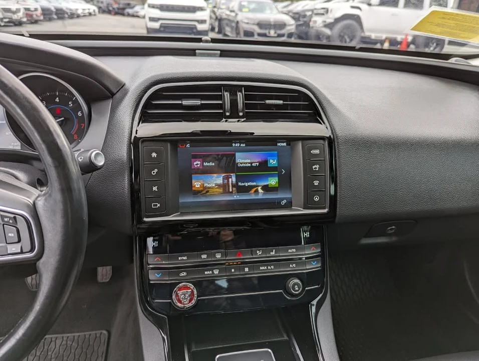 2017 Jaguar XE - Image 10 of 12