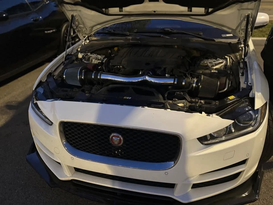 2017 Jaguar XE - Image 2 of 8